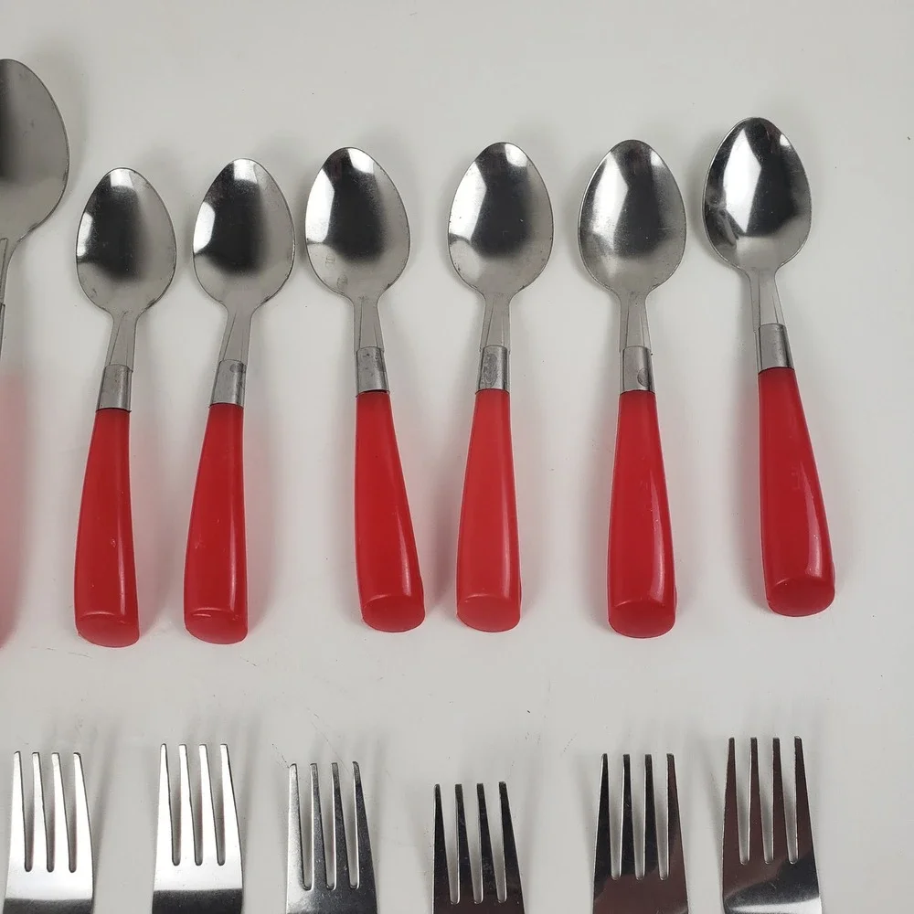Vtg Red Plastic Handle Flatware Set 24 Piece Stainless Steel Svc For 6 Picnic